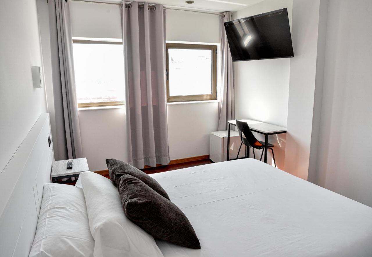 Hotel Chips Ferrol นารอน ภายนอก รูปภาพ