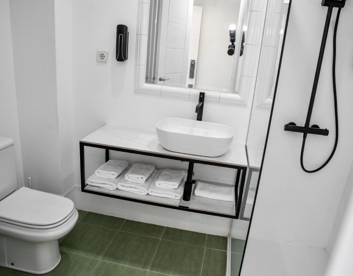 Hotel Chips Ferrol นารอน ภายนอก รูปภาพ