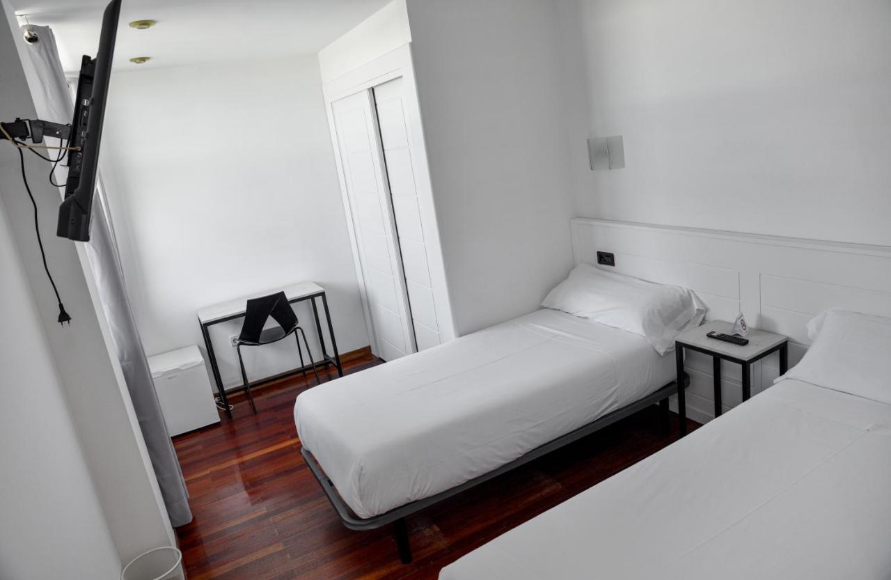 Hotel Chips Ferrol นารอน ภายนอก รูปภาพ
