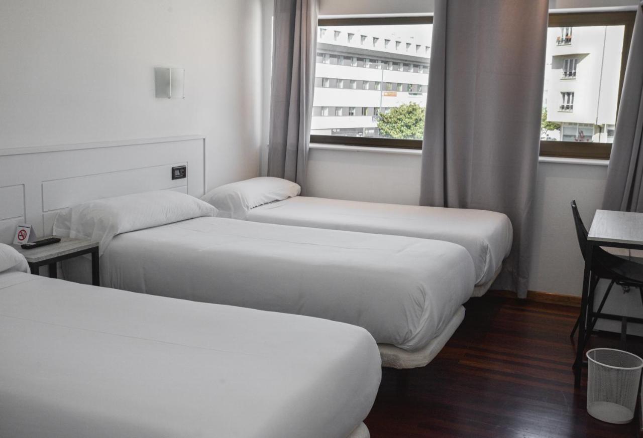 Hotel Chips Ferrol นารอน ภายนอก รูปภาพ