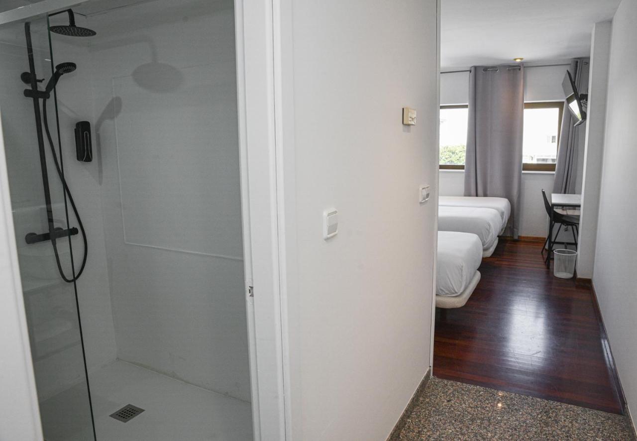 Hotel Chips Ferrol นารอน ภายนอก รูปภาพ