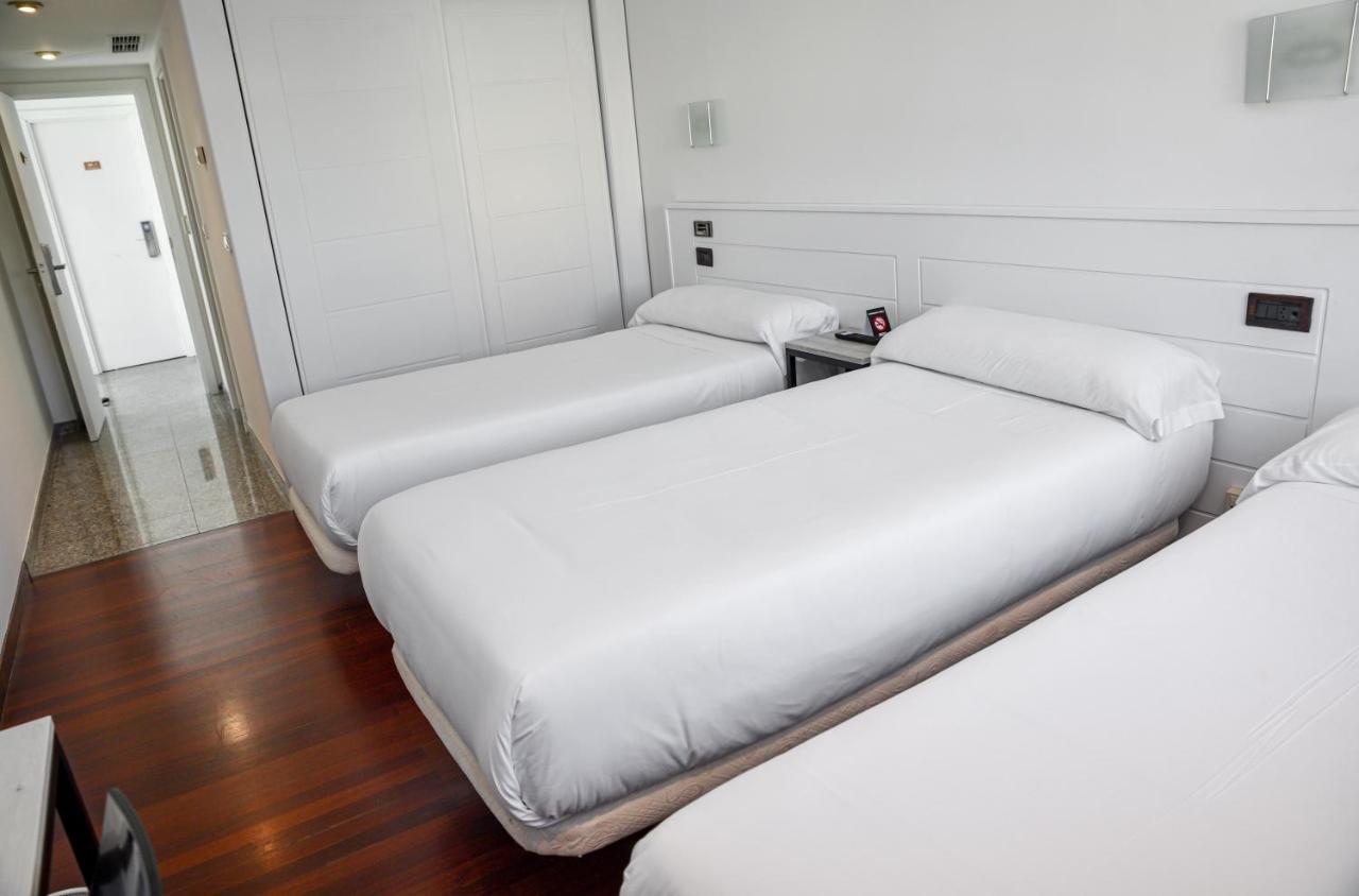 Hotel Chips Ferrol นารอน ภายนอก รูปภาพ
