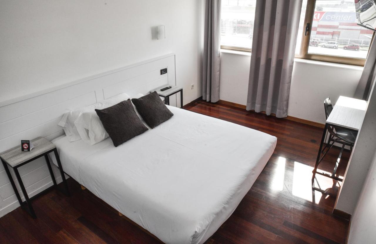 Hotel Chips Ferrol นารอน ภายนอก รูปภาพ